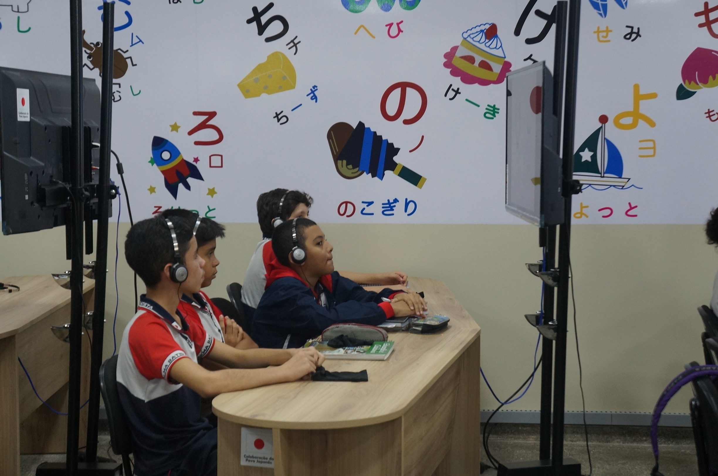 Estudando a língua japonesa assistindo vídeos